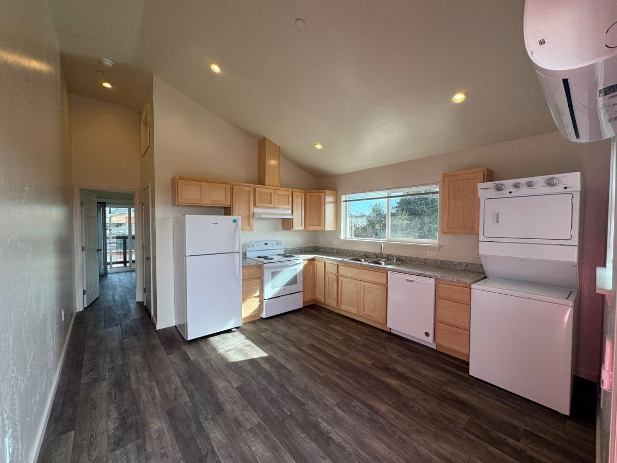 Apartment for rent at 967 W Harris St, Eureka, CA 95503