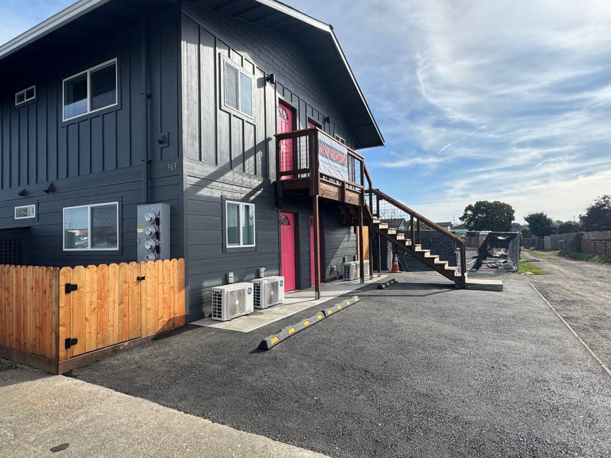 Apartment for rent at 967 W Harris St, Eureka, CA 95503