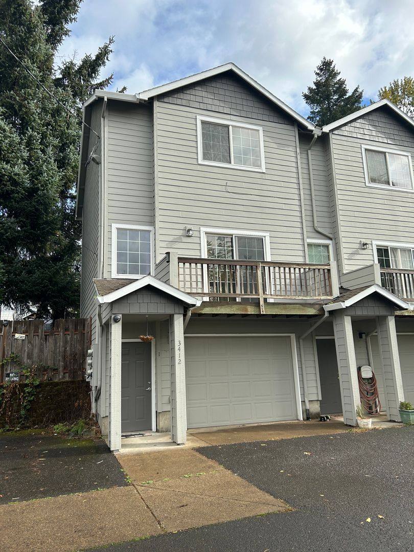 Townhouse for rent at 3412 SE Vineyard, Portland, OR 97267