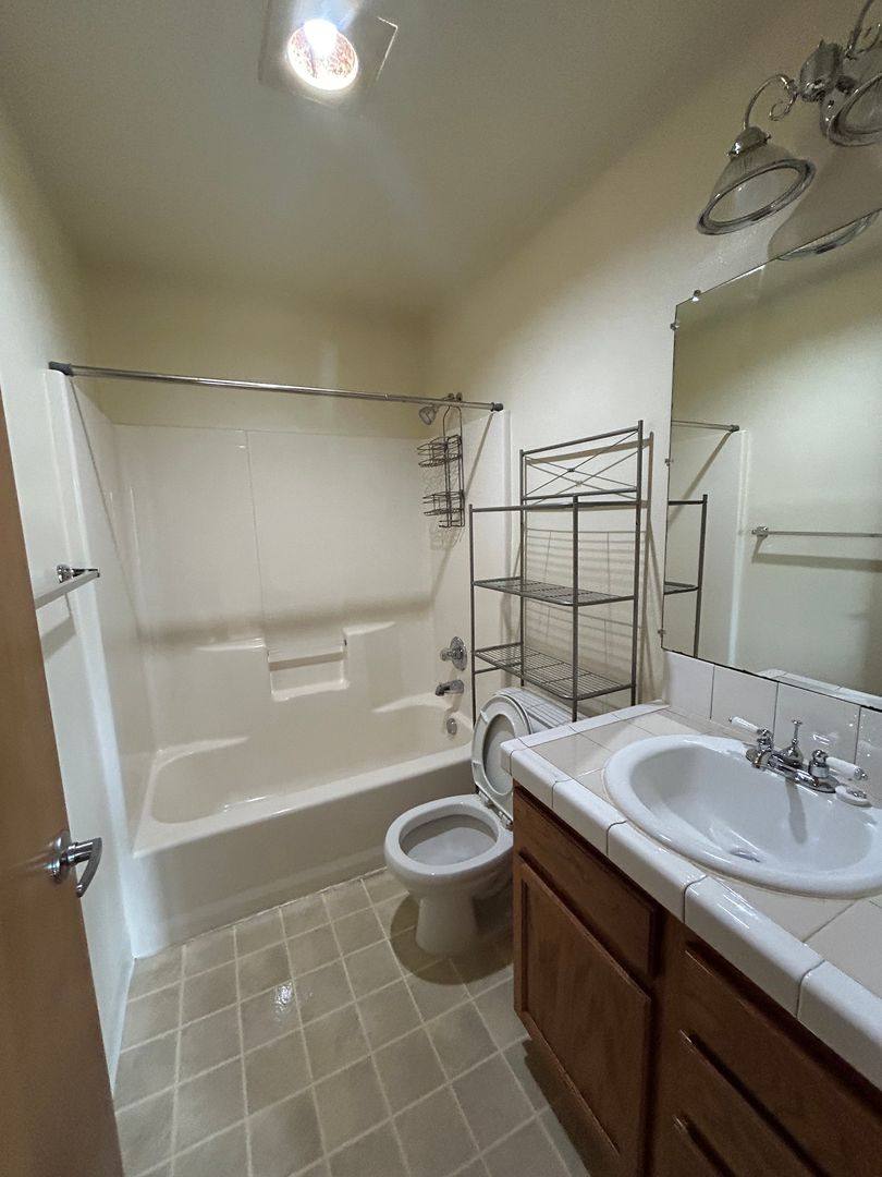 Townhouse for rent at 3412 SE Vineyard, Portland, OR 97267