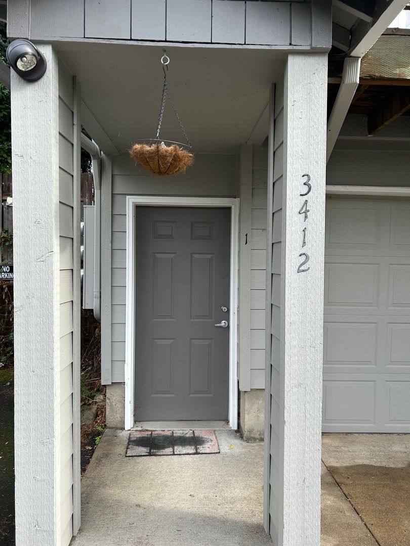 Townhouse for rent at 3412 SE Vineyard, Portland, OR 97267