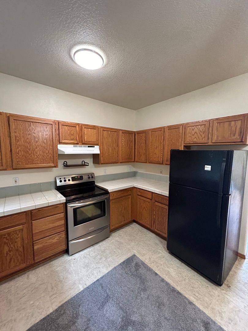Townhouse for rent at 3412 SE Vineyard, Portland, OR 97267