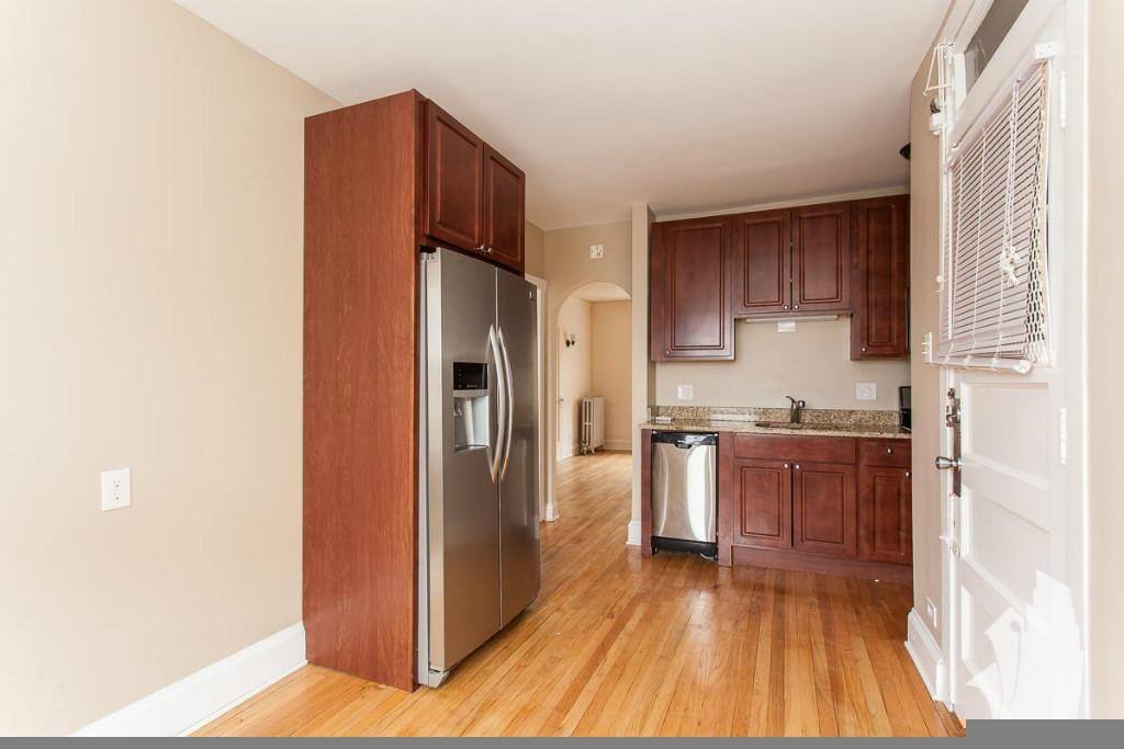 Apartment for rent at 2102 W Ainslie St #3E, Chicago, IL 60625