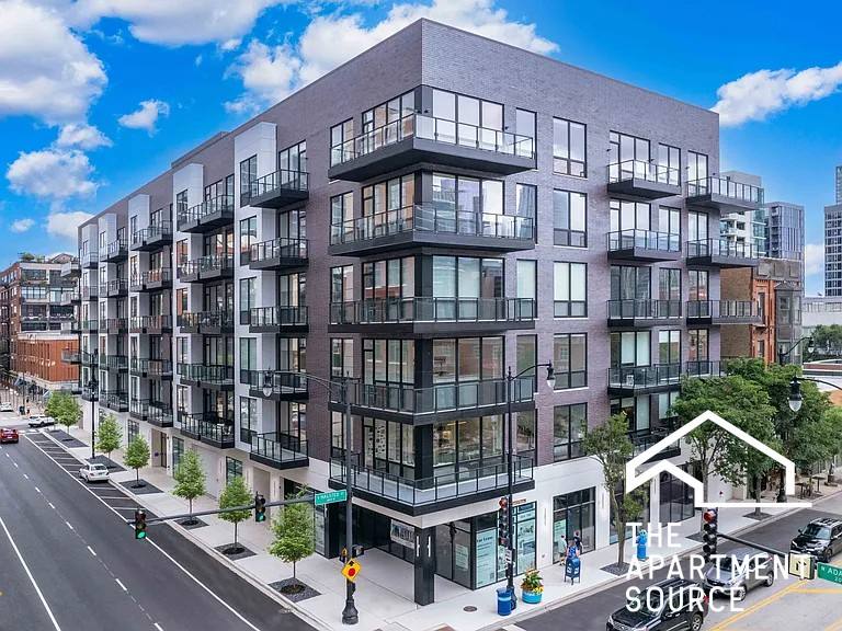 Condo for rent at 812 W Adams St, Chicago, IL 60607