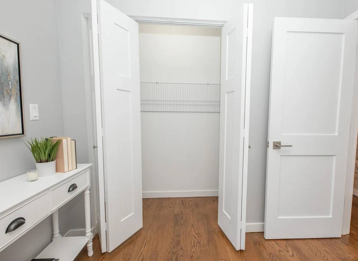 Apartment for rent at 850-3B W Barry Ave, Chicago, IL 60657