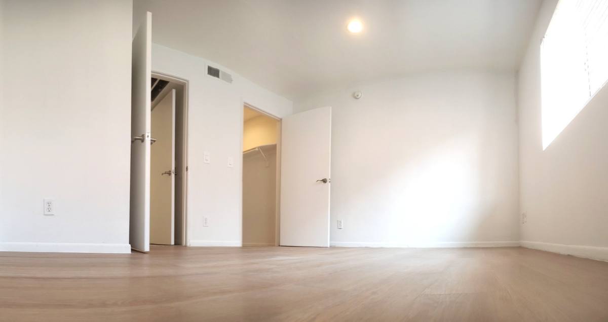 Apartment for rent at 11020 Hesby St, North Hollywood, CA 91601