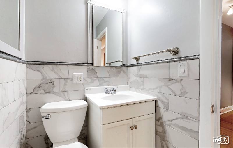 Apartment for rent at 2000 W Arthur Ave #2NW, Chicago, IL 60645