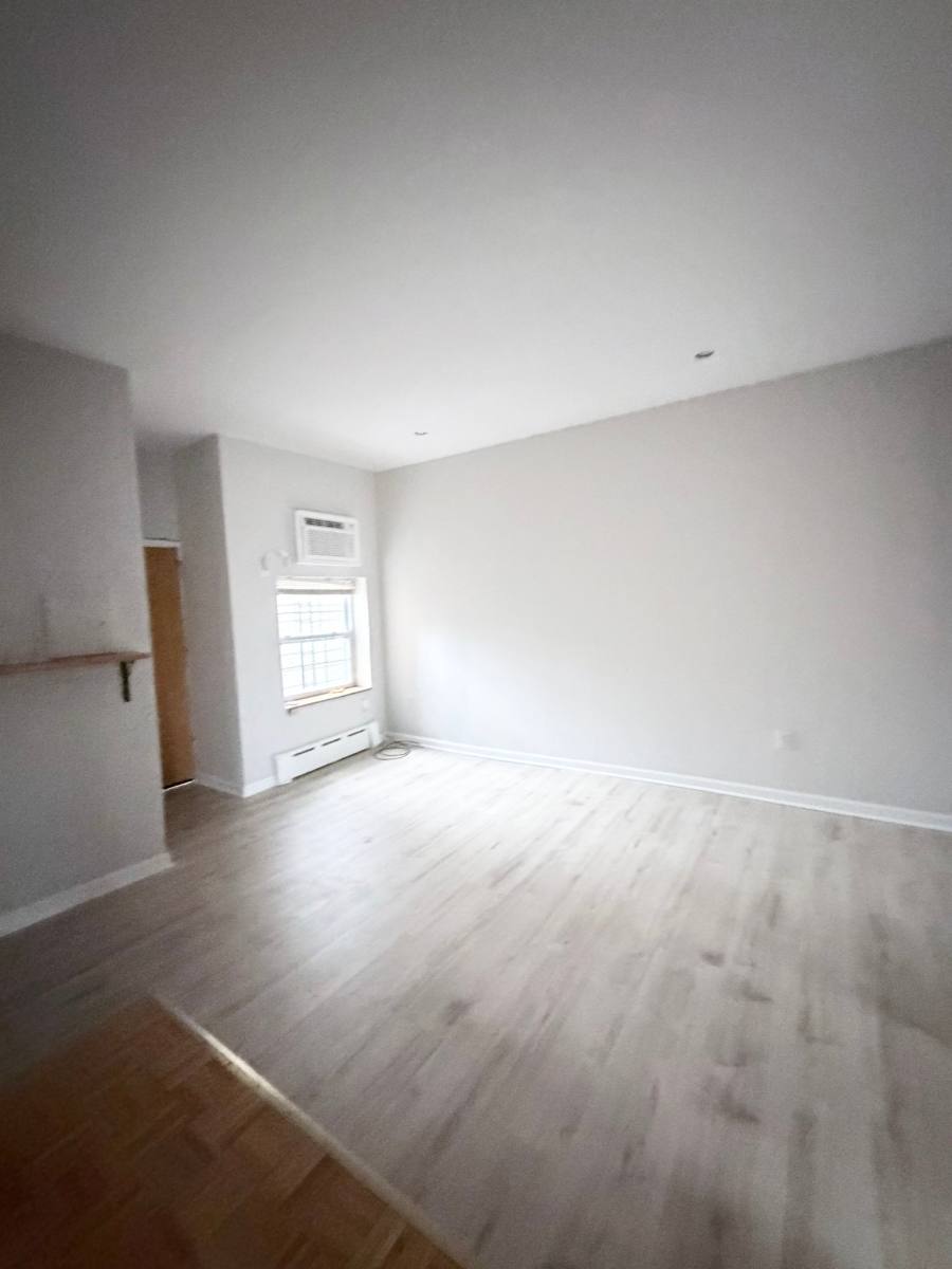 House for rent at 2102 S St #2F, Philadelphia, PA 19146