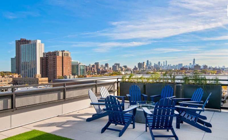 Apartment for rent at 940 W Dakin, Chicago, IL 60657