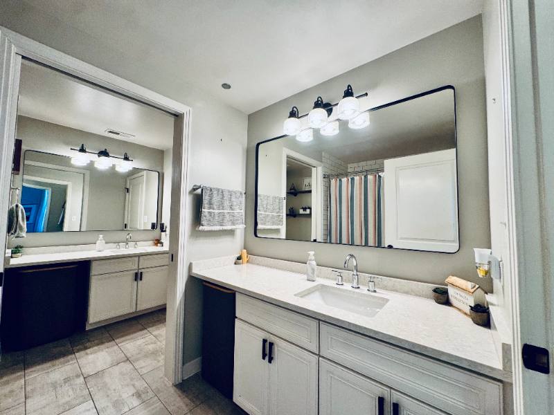 Apartment for rent at 811 W 15th Place #815, Chicago, IL 60608