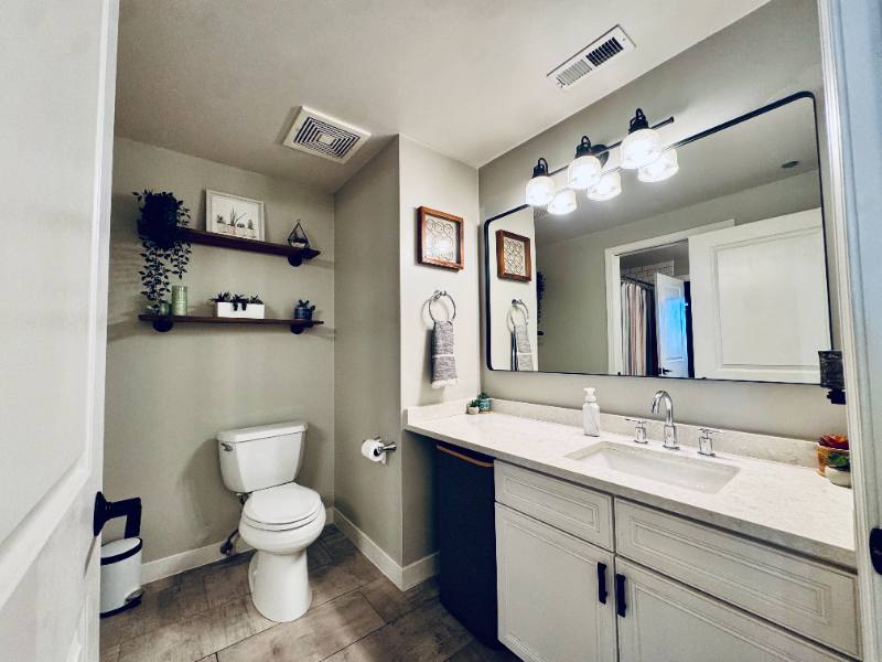 Apartment for rent at 811 W 15th Place #815, Chicago, IL 60608
