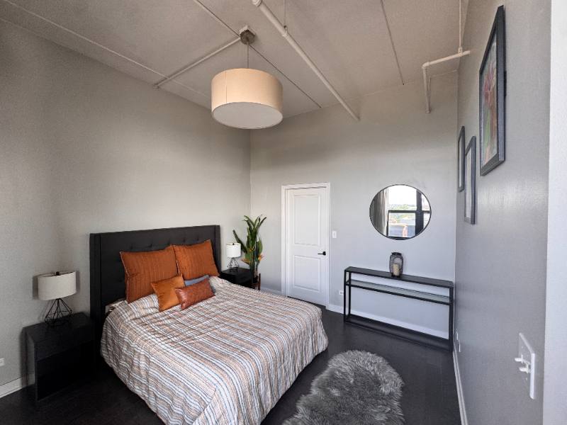 Apartment for rent at 811 W 15th Place #815, Chicago, IL 60608
