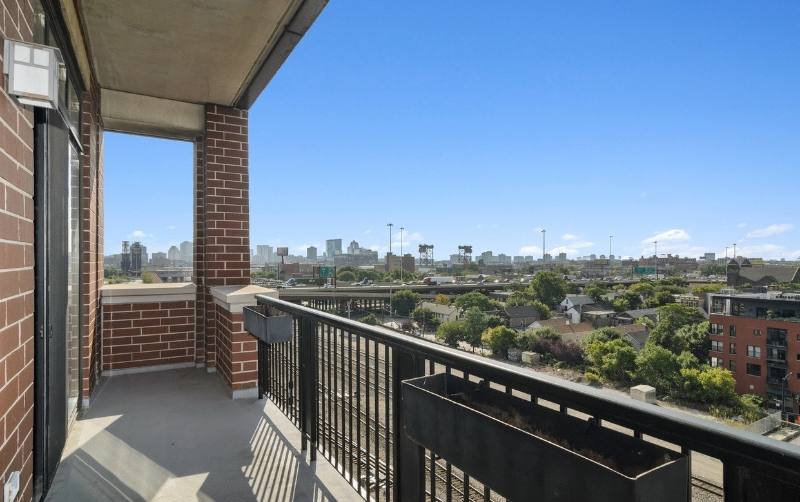 Apartment for rent at 811 W 15th Place #815, Chicago, IL 60608