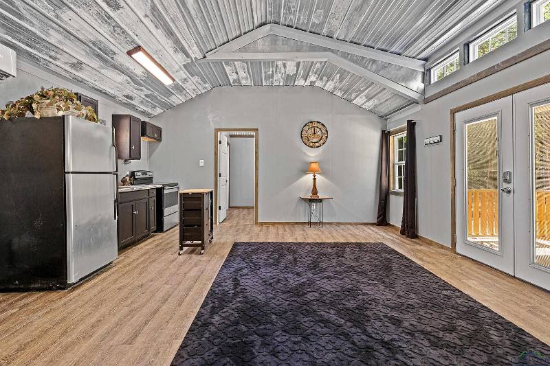 House for rent at 9190 N County Rd #2136, Henderson, TX 75652