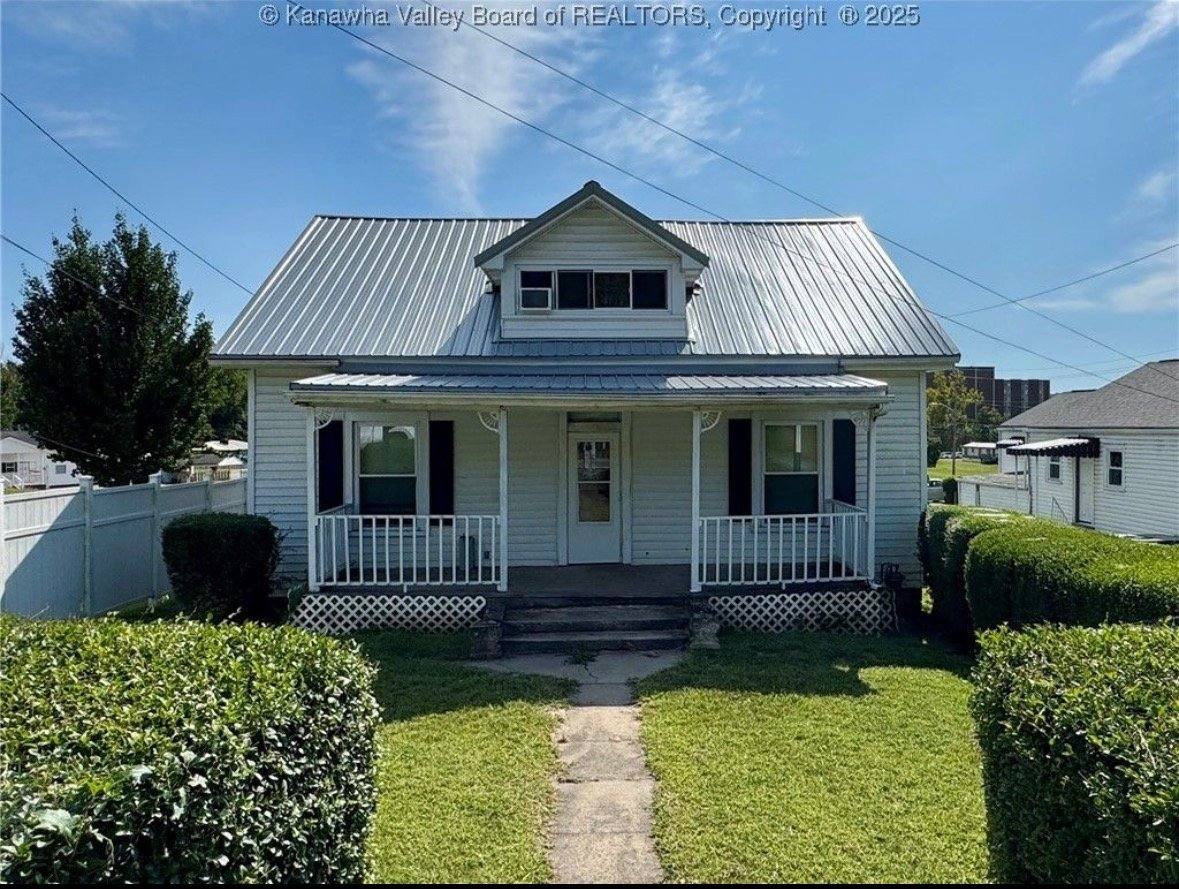Apartment for rent at 4023 Fairlawn Ave #2, Dunbar, WV 25064