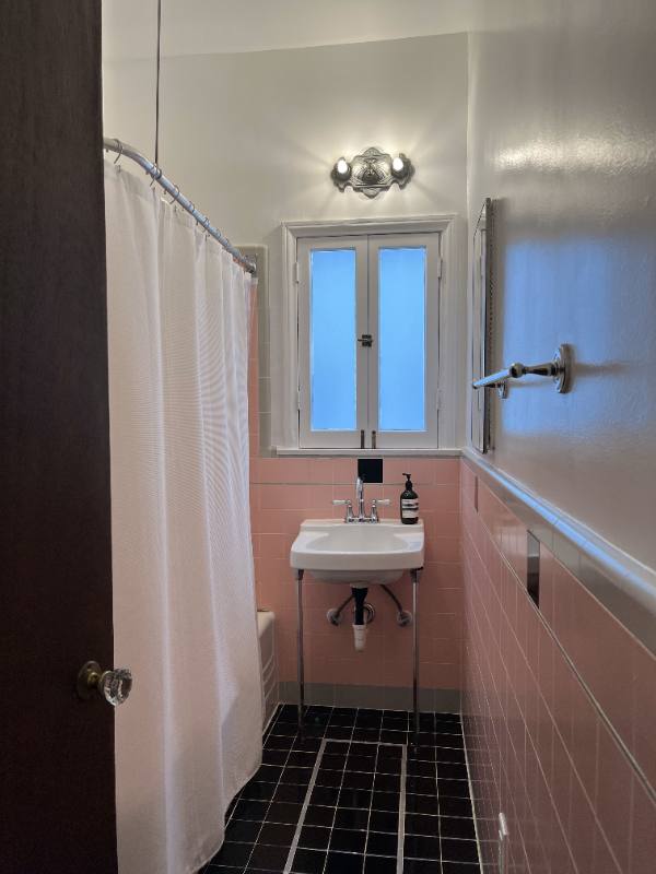 Apartment for rent at 414 N Sycamore Ave #3, Los Angeles, CA 90036