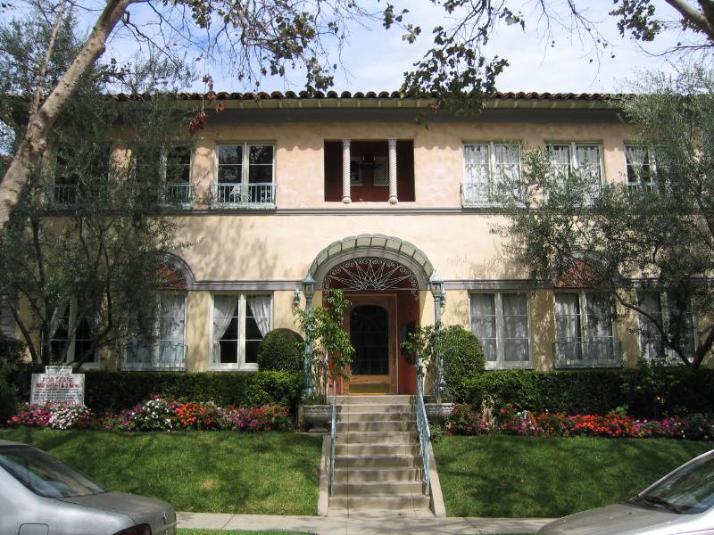 Apartment for rent at 414 N Sycamore Ave #3, Los Angeles, CA 90036