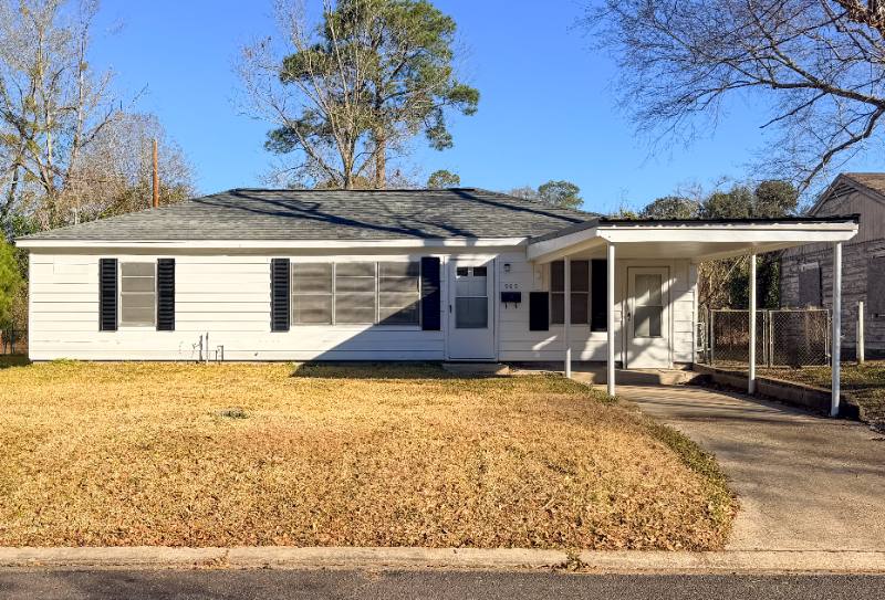 House for rent at 909 Lake Court Dr, Deridder, LA 70634