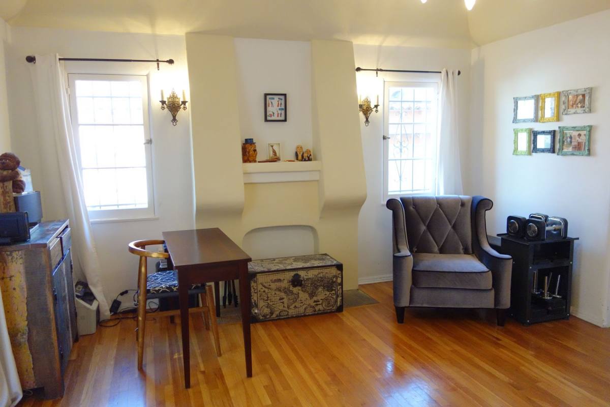 Apartment for rent at 360 S Cloverdale Ave #104, Los Angeles, CA 90036