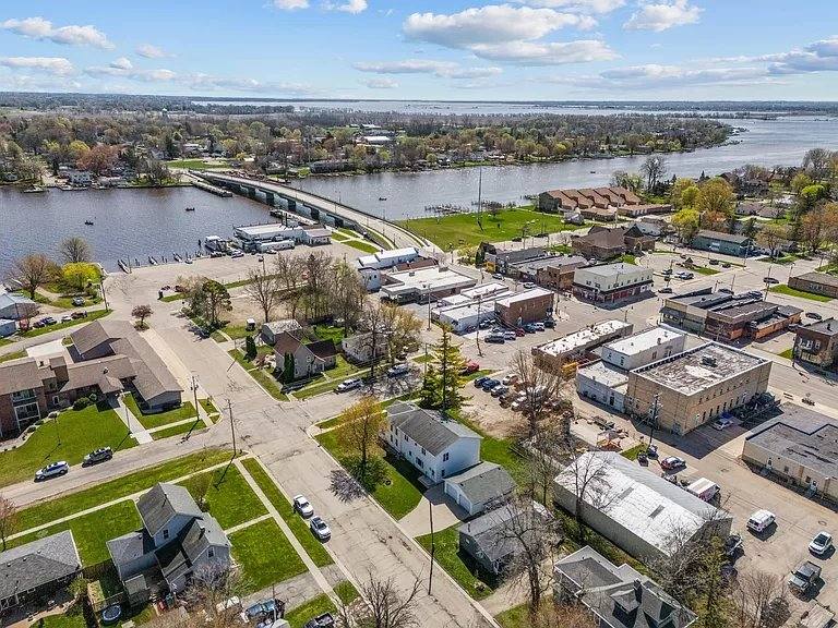 Apartment for rent at 225 Prospect St, Winneconne, WI 54986