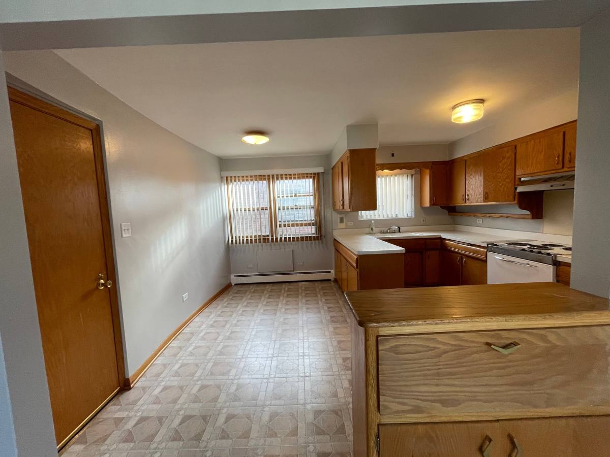 Apartment for rent at 3103-7 Harlem Ave #3F, Berwyn, IL 60402