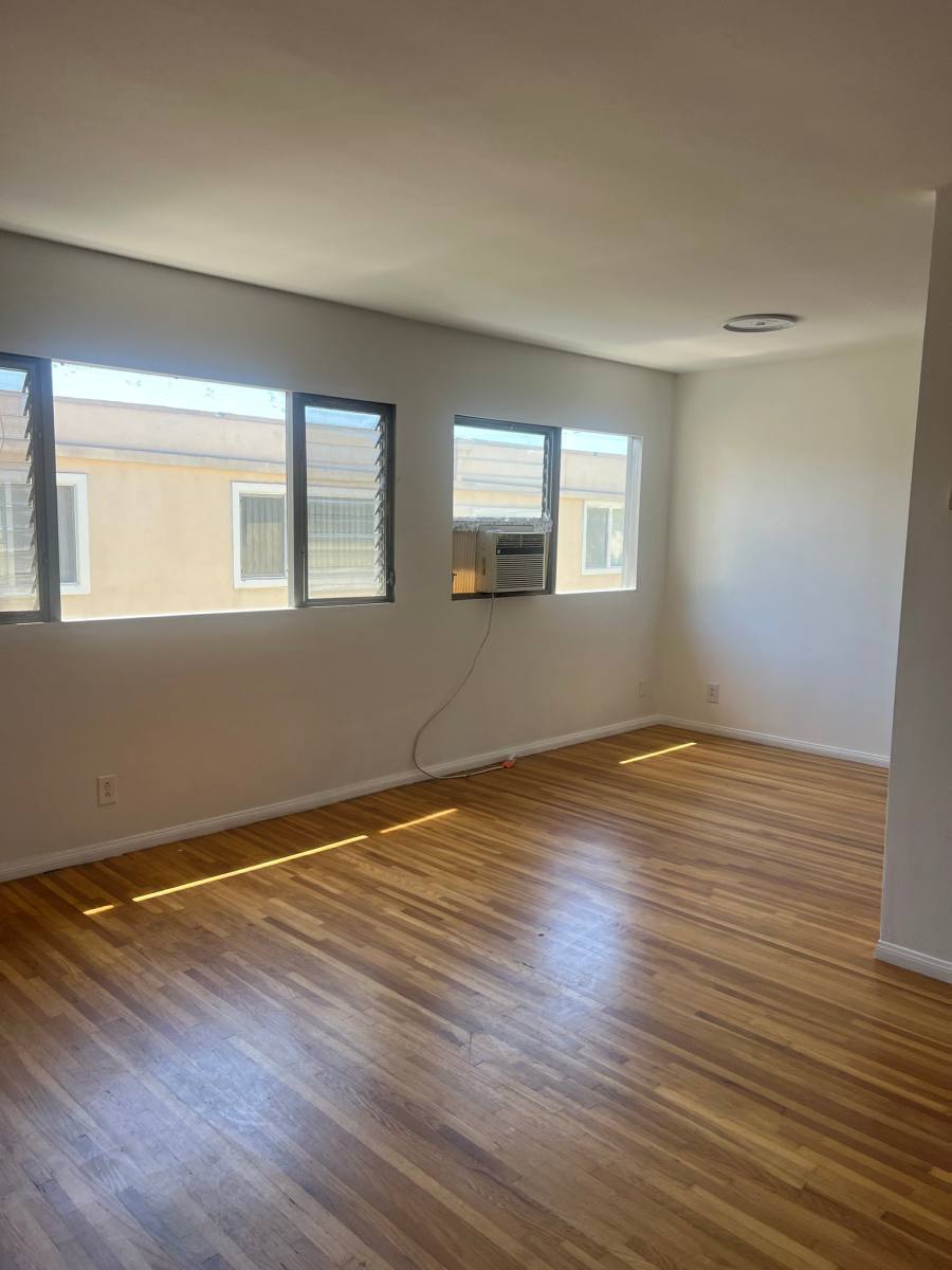Apartment for rent at 3426 Mentone Ave #7, Los Angeles, CA 90034
