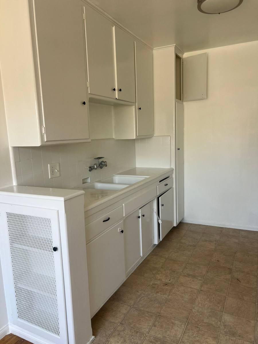 Apartment for rent at 3426 Mentone Ave #7, Los Angeles, CA 90034