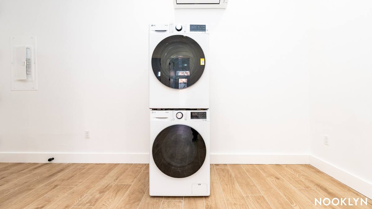 Apartment for rent at 897 New York Ave #1R, Brooklyn, NY 11203
