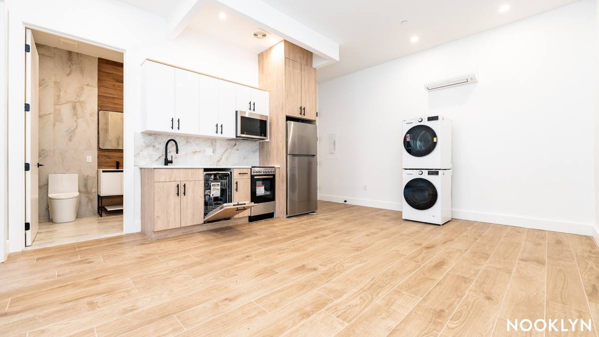 Apartment for rent at 897 New York Ave #1R, Brooklyn, NY 11203