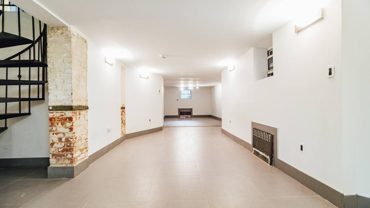 Apartment for rent at 1154 Gates Ave #1L, Brooklyn, NY 11221