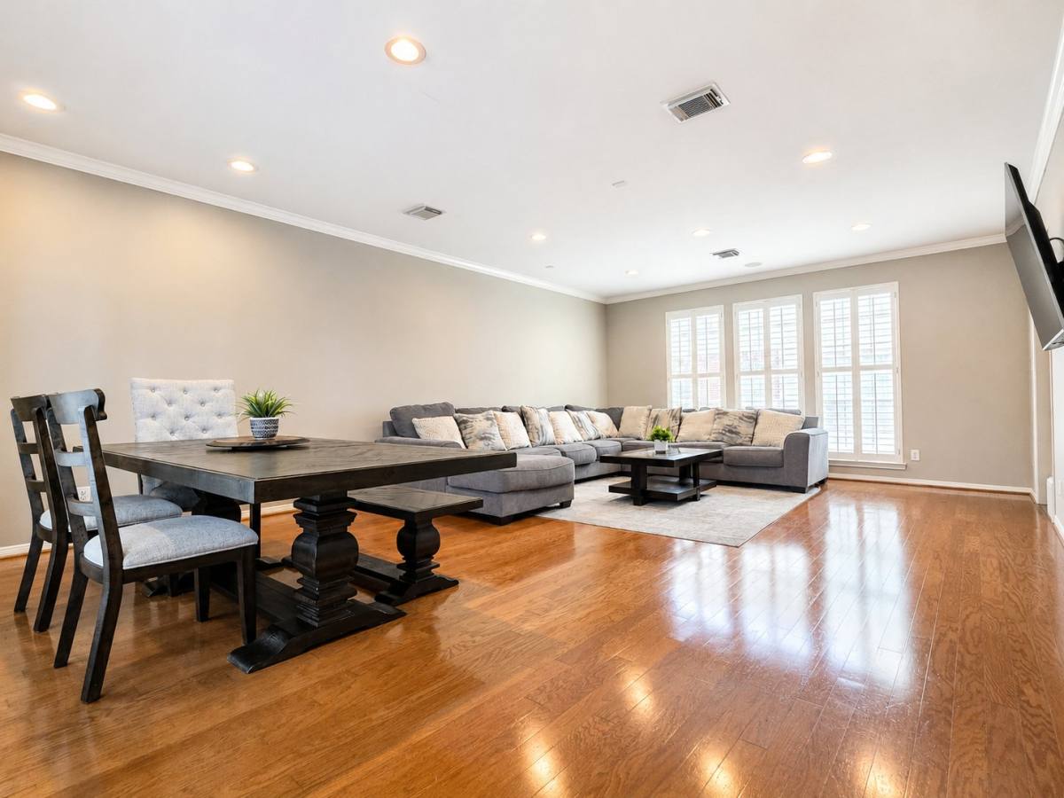 Townhouse for rent at 2357 Jackson St, Houston, TX 77004