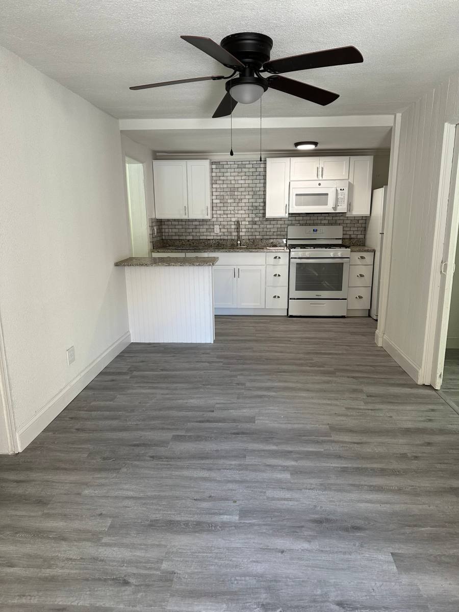 Apartment for rent at 21 S Hollywood Ave #6, Daytona Beach, FL 32118