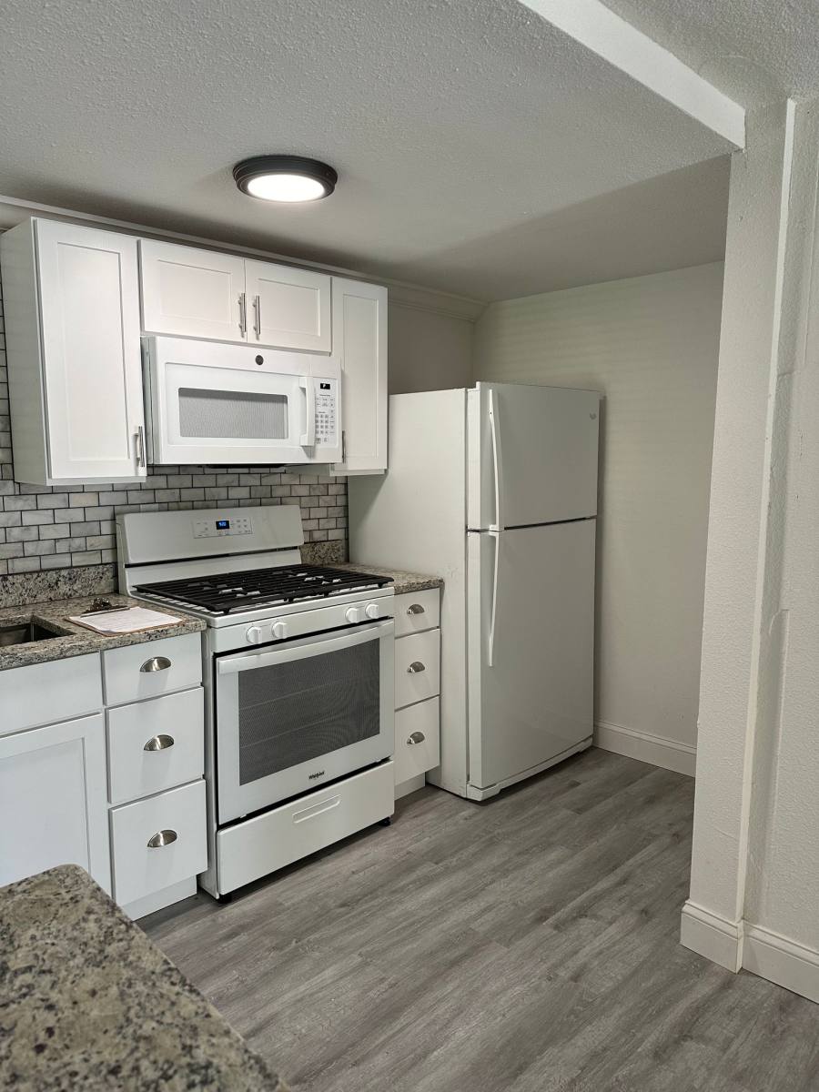 Apartment for rent at 21 S Hollywood Ave #6, Daytona Beach, FL 32118