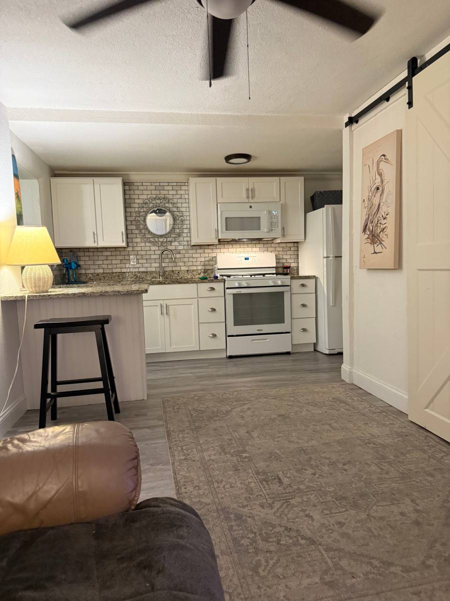 Apartment for rent at 21 S Hollywood Ave #6, Daytona Beach, FL 32118