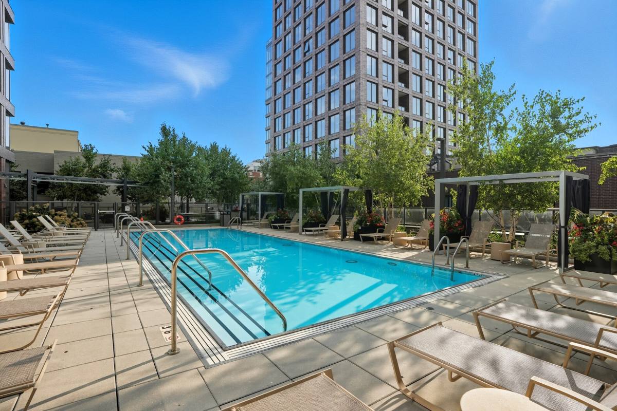 Apartment for rent at 959 W Washington Blvd, Chicago, IL 60607