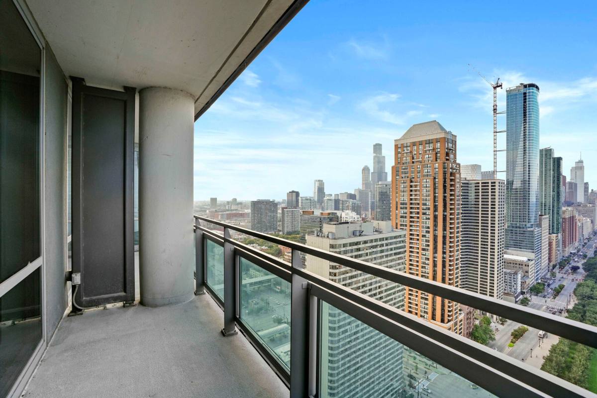 Apartment for rent at 1285 S Michigan Ave, Chicago, IL 60605