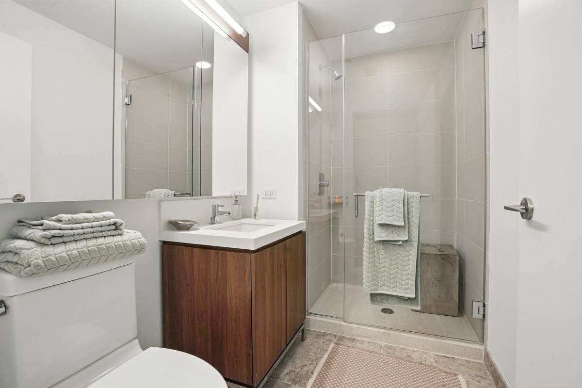 Apartment for rent at 101 W Wacker Dr, Chicago, IL 60601