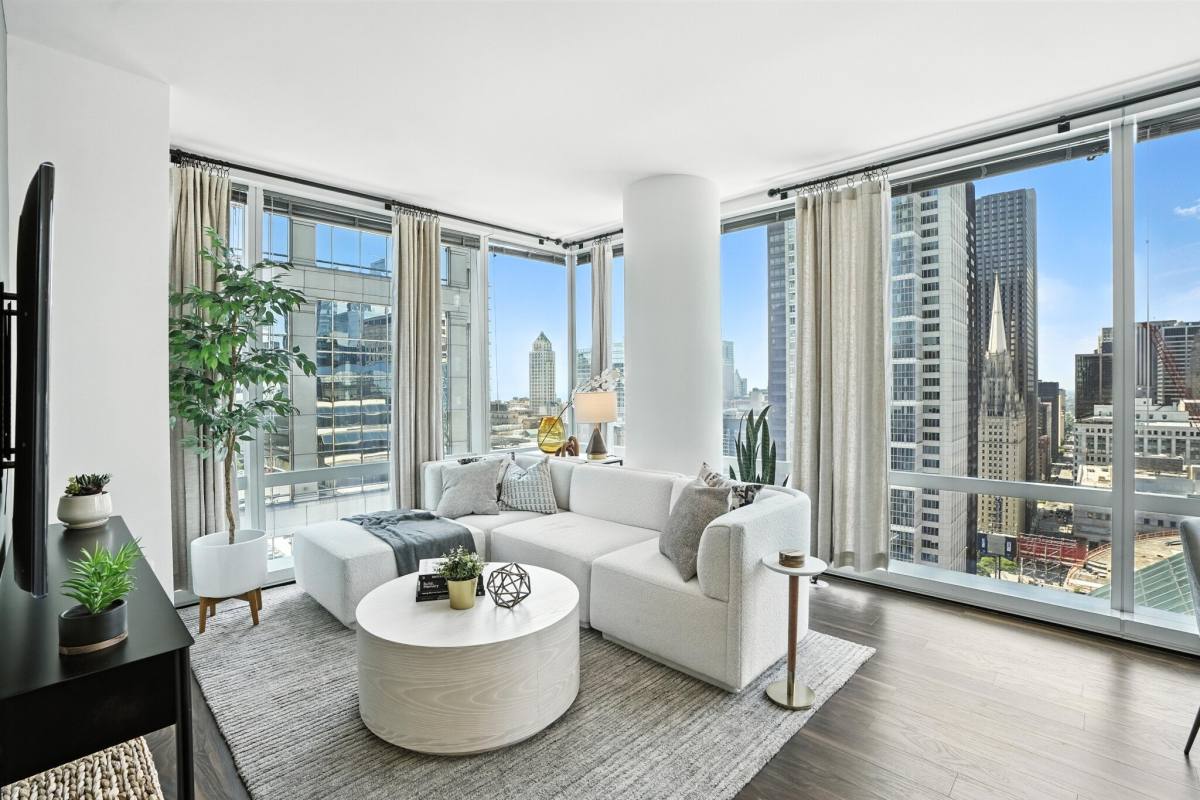 Apartment for rent at 101 W Wacker Dr, Chicago, IL 60601