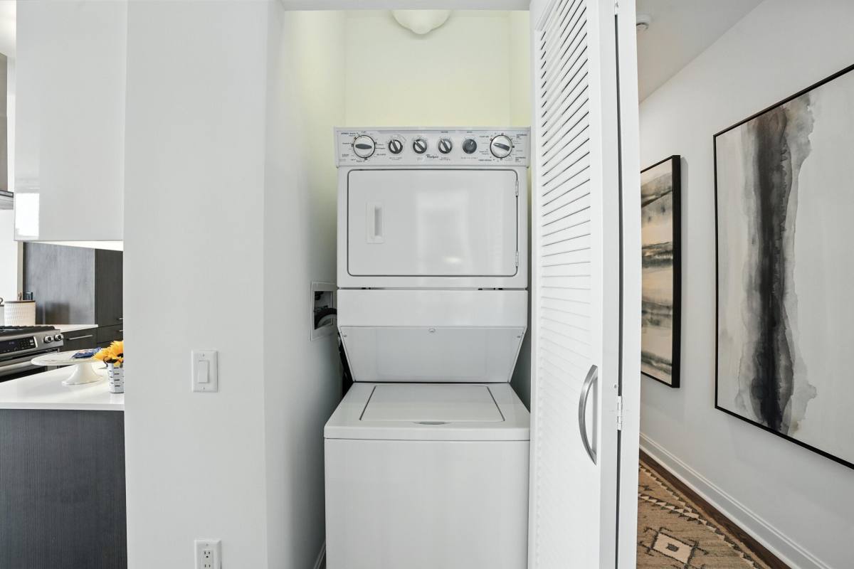 Apartment for rent at 101 W Wacker Dr, Chicago, IL 60601