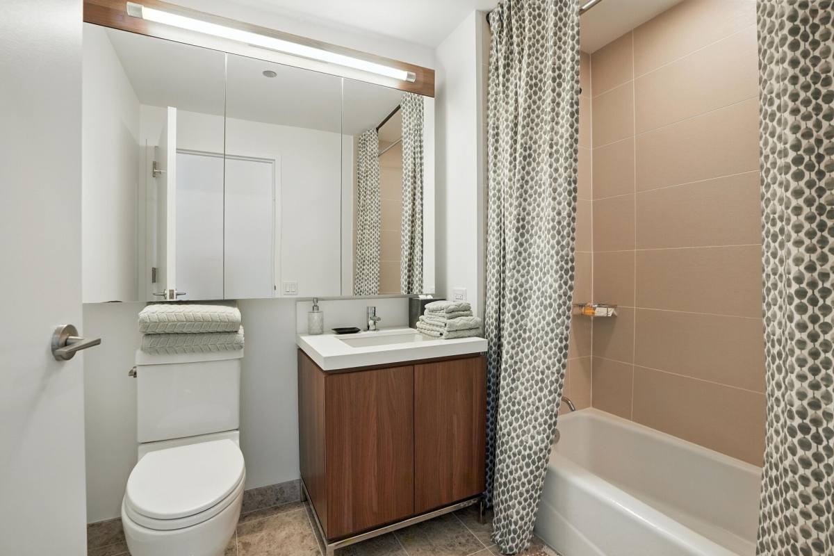 Apartment for rent at 101 W Wacker Dr, Chicago, IL 60601