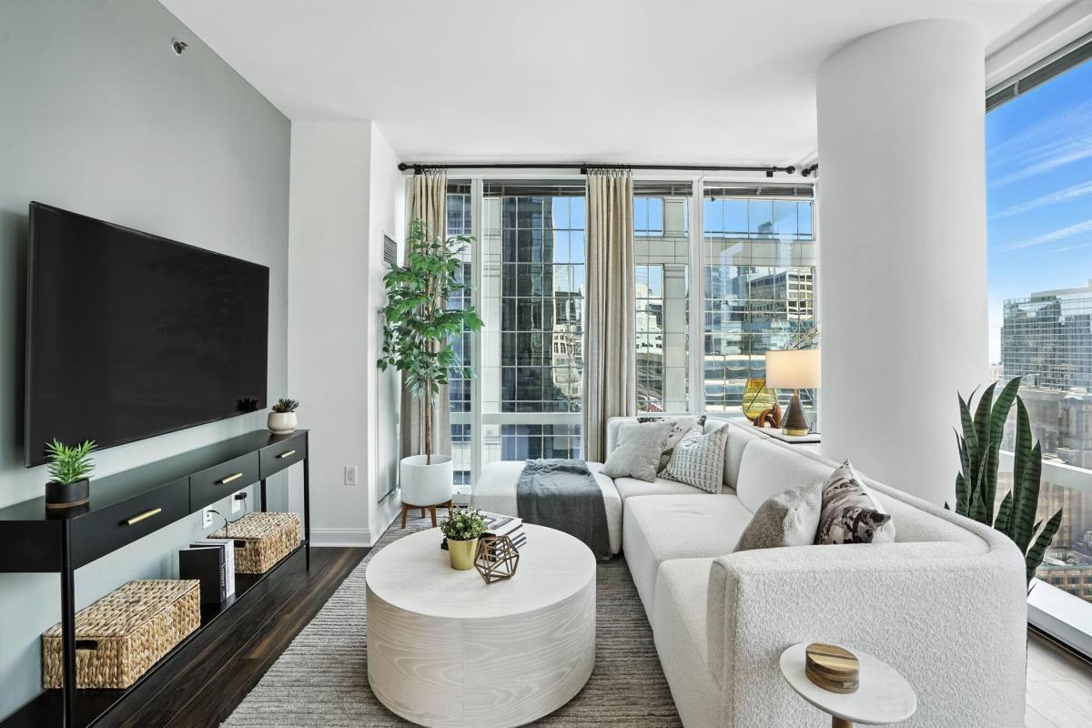 Apartment for rent at 101 W Wacker Dr, Chicago, IL 60601