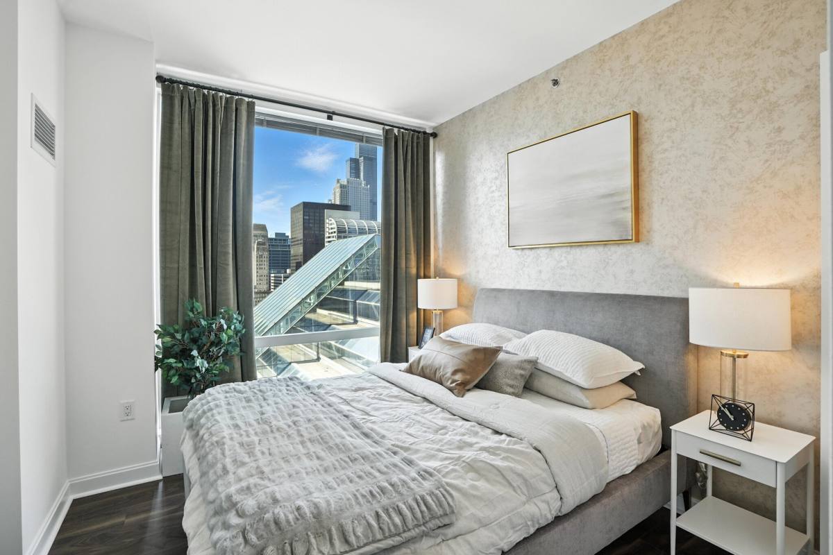 Apartment for rent at 101 W Wacker Dr, Chicago, IL 60601