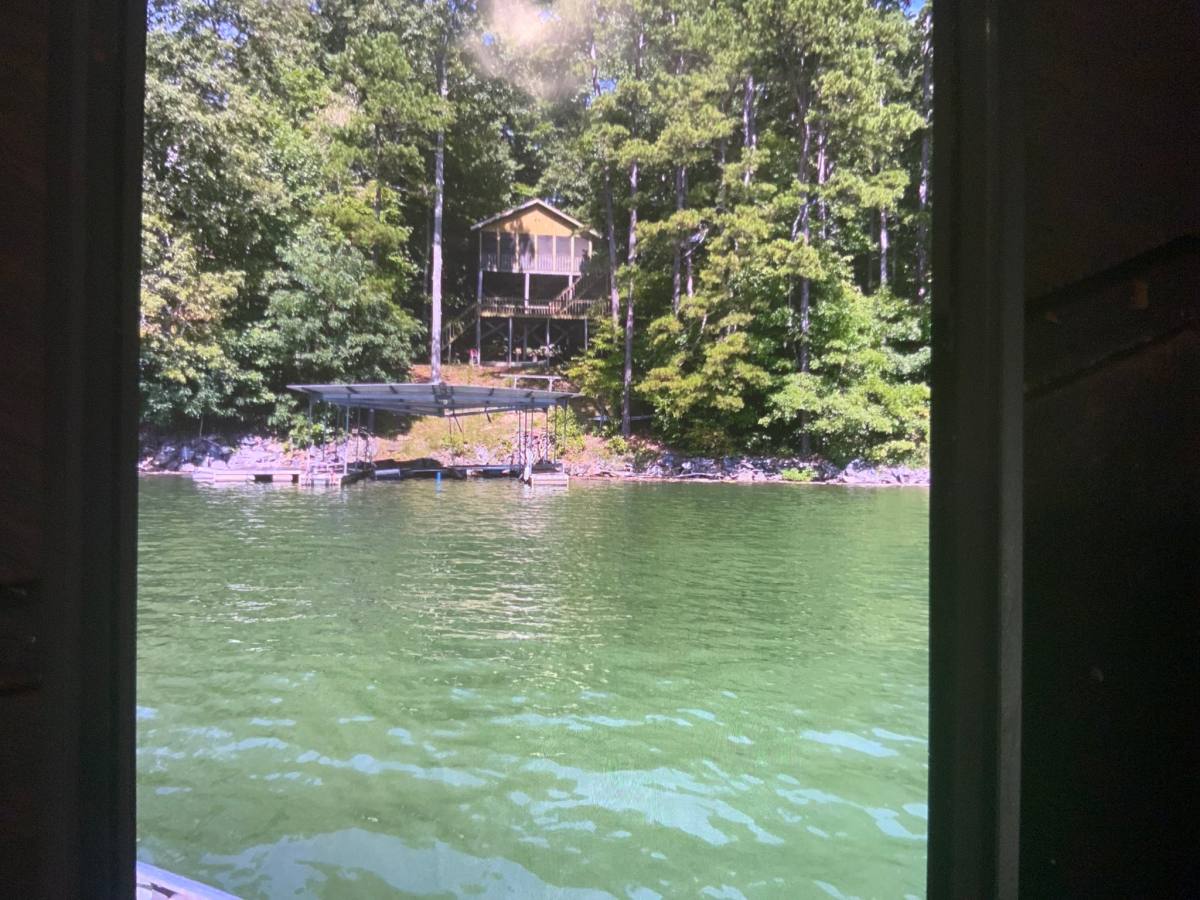 Apartment for rent at 810 Big Oak Lane, Hiawassee, GA 30546