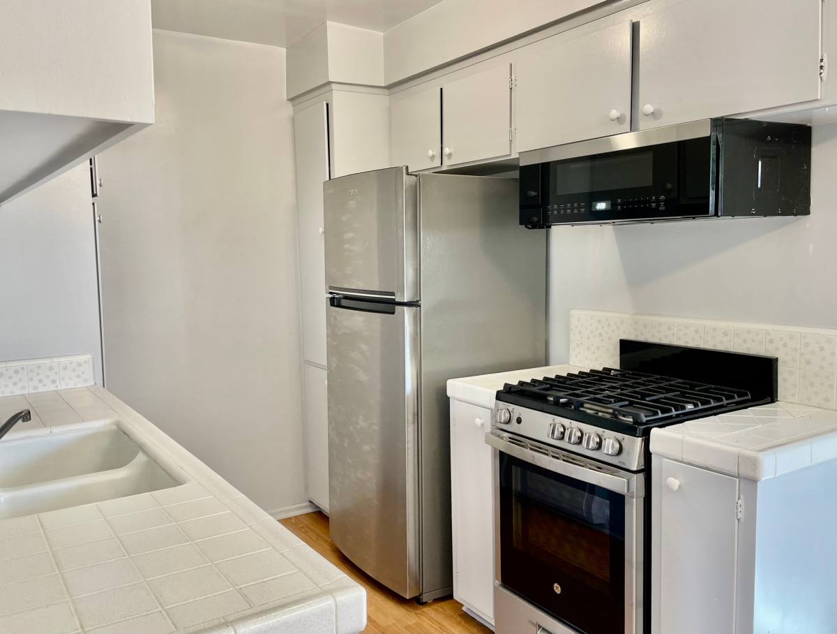 Apartment for rent at 2827 S Corning St #2, Los Angeles, CA 90034