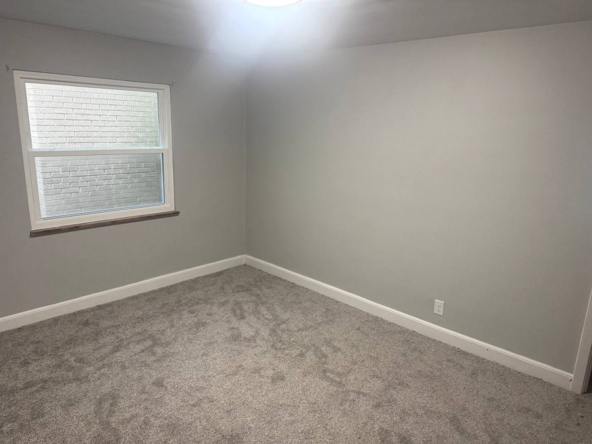 Apartment for rent at 1028 11th St #1, Huntington, WV 25701