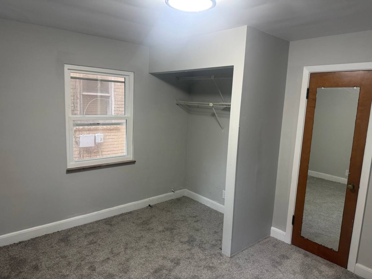 Apartment for rent at 1028 11th St #1, Huntington, WV 25701