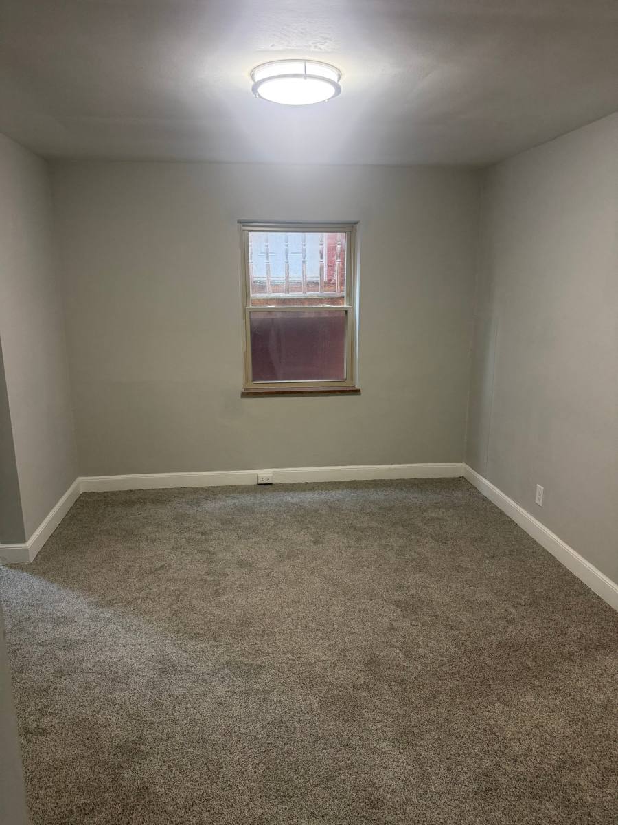 Apartment for rent at 1028 11th St #1, Huntington, WV 25701