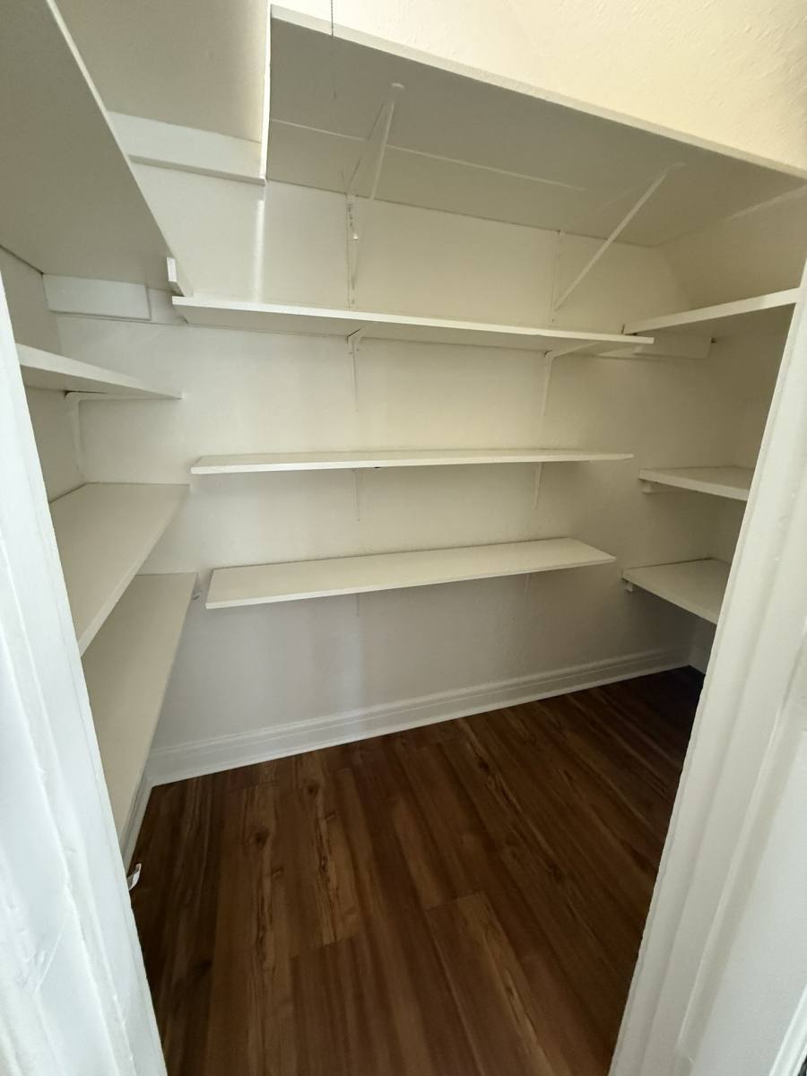 Apartment for rent at 2949 Raymond Ave #2951, Los Angeles, CA 90007