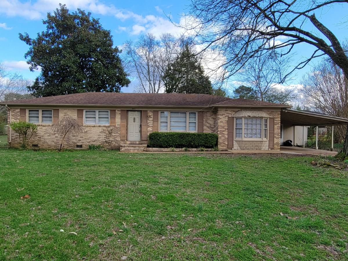 House for rent at 3503 Crestmore Circle NW, Huntsville, AL 35816