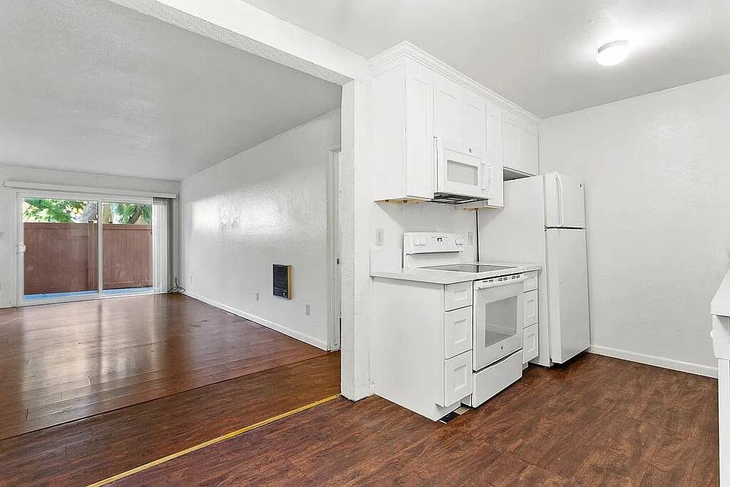 Condo for rent at 1010 W Macarthur Blvd, Santa Ana, CA 92707